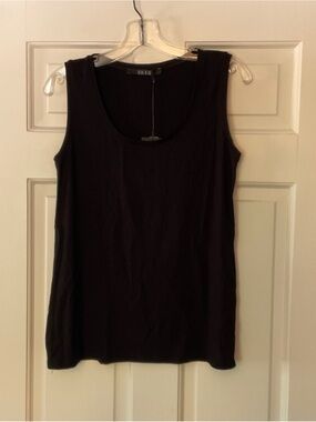 Ozai N Ku Scoop Neck Tank Top Black Small NWT Sleeveless Minimalist Contemporary